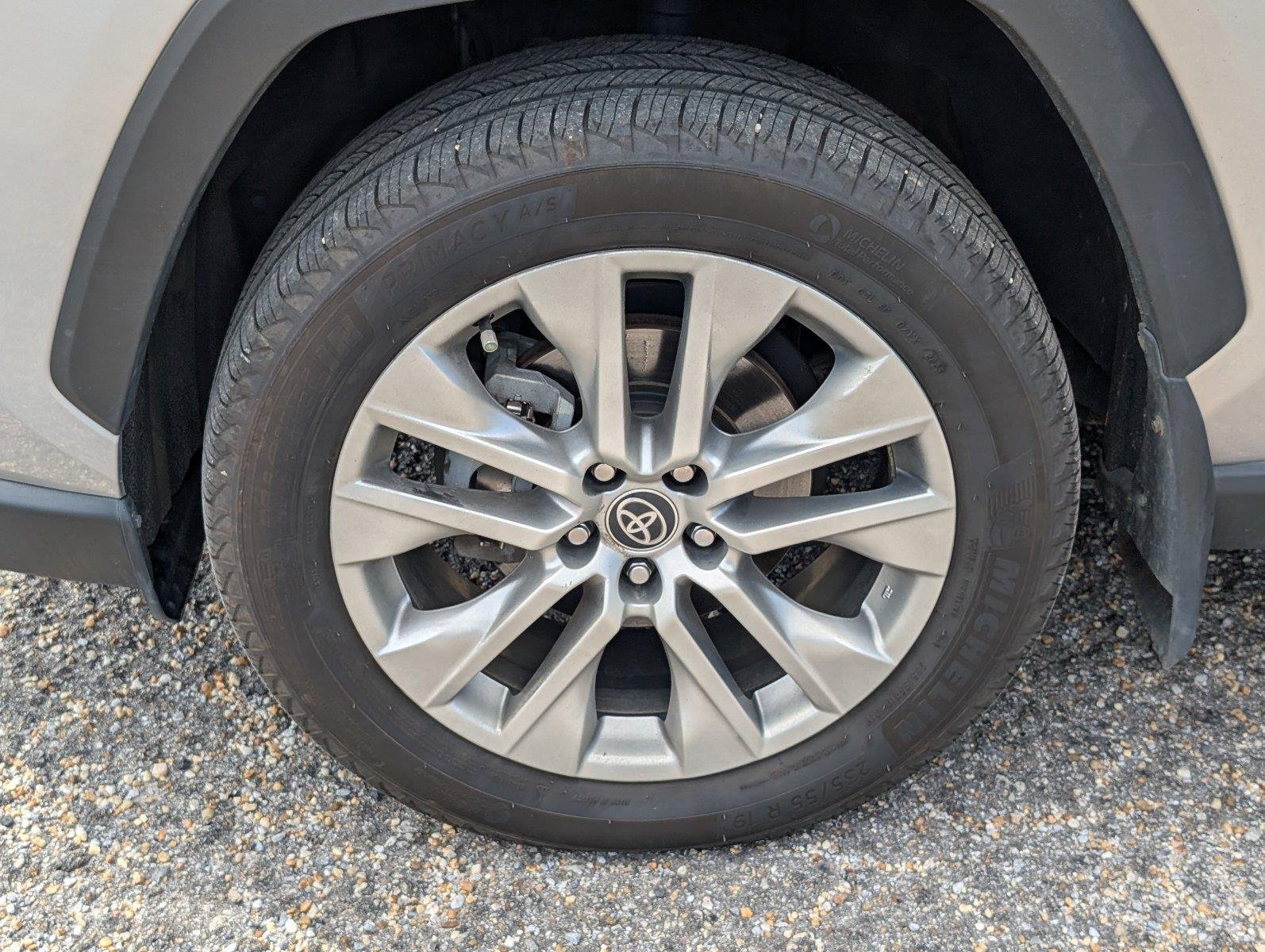 Used 2024 Silver Sky Metallic Toyota XLE Premium image 11
