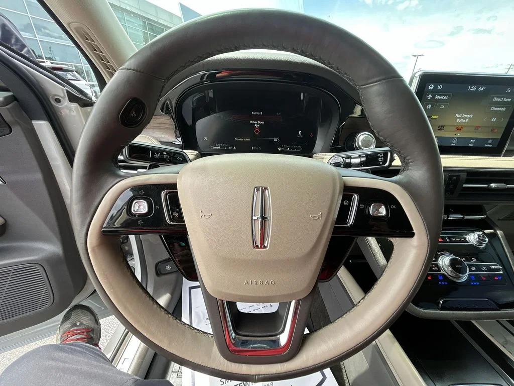 Used 2022 White Lincoln Reserve image 20