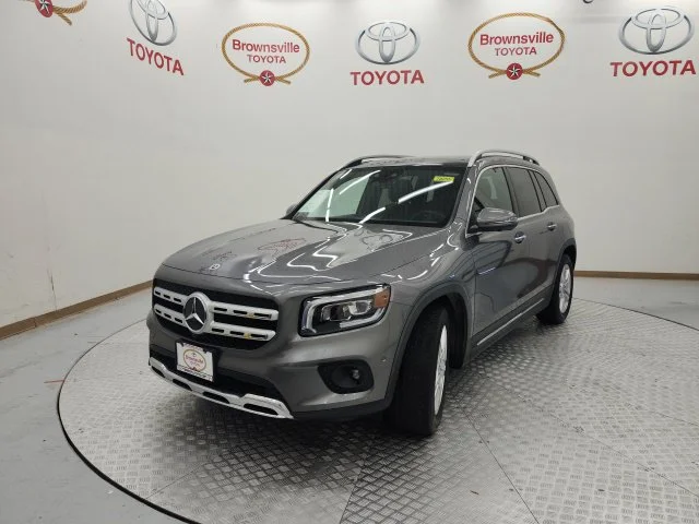 Used 2023  Mercedes-Benz GLB 250 image 2