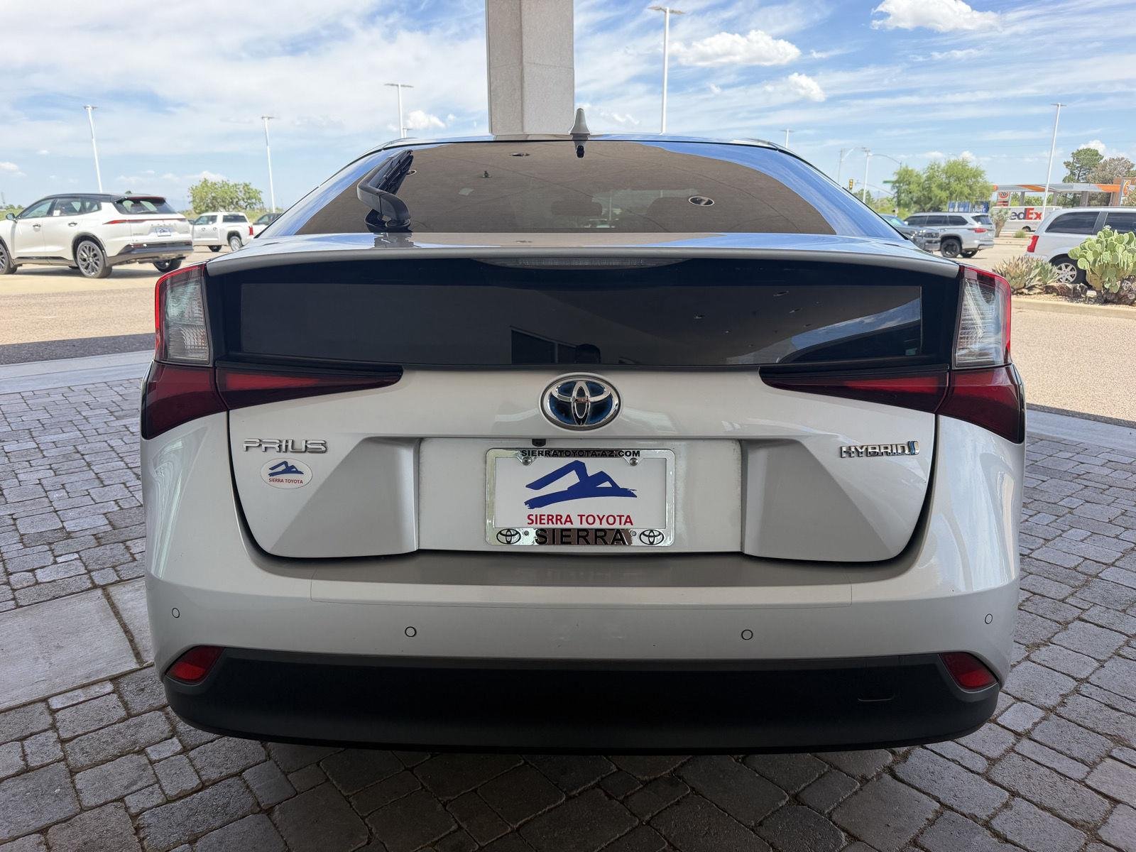 Used 2022 Classic Silver Metallic Toyota LE image 4
