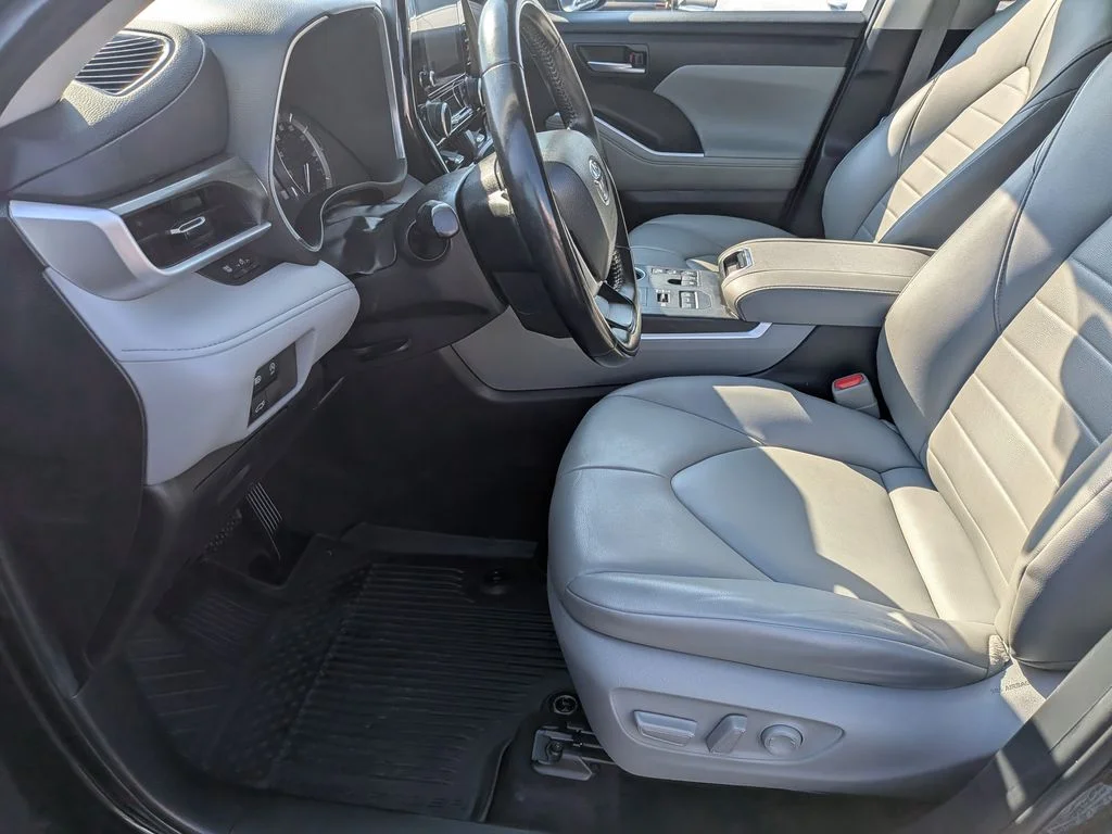 Used 2023 Midnight Black Metallic Toyota XLE image 20