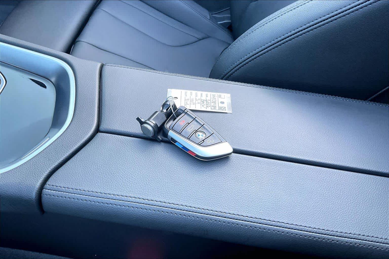 Used 2022 Misano Blue Metallic BMW sDrive30i image 13