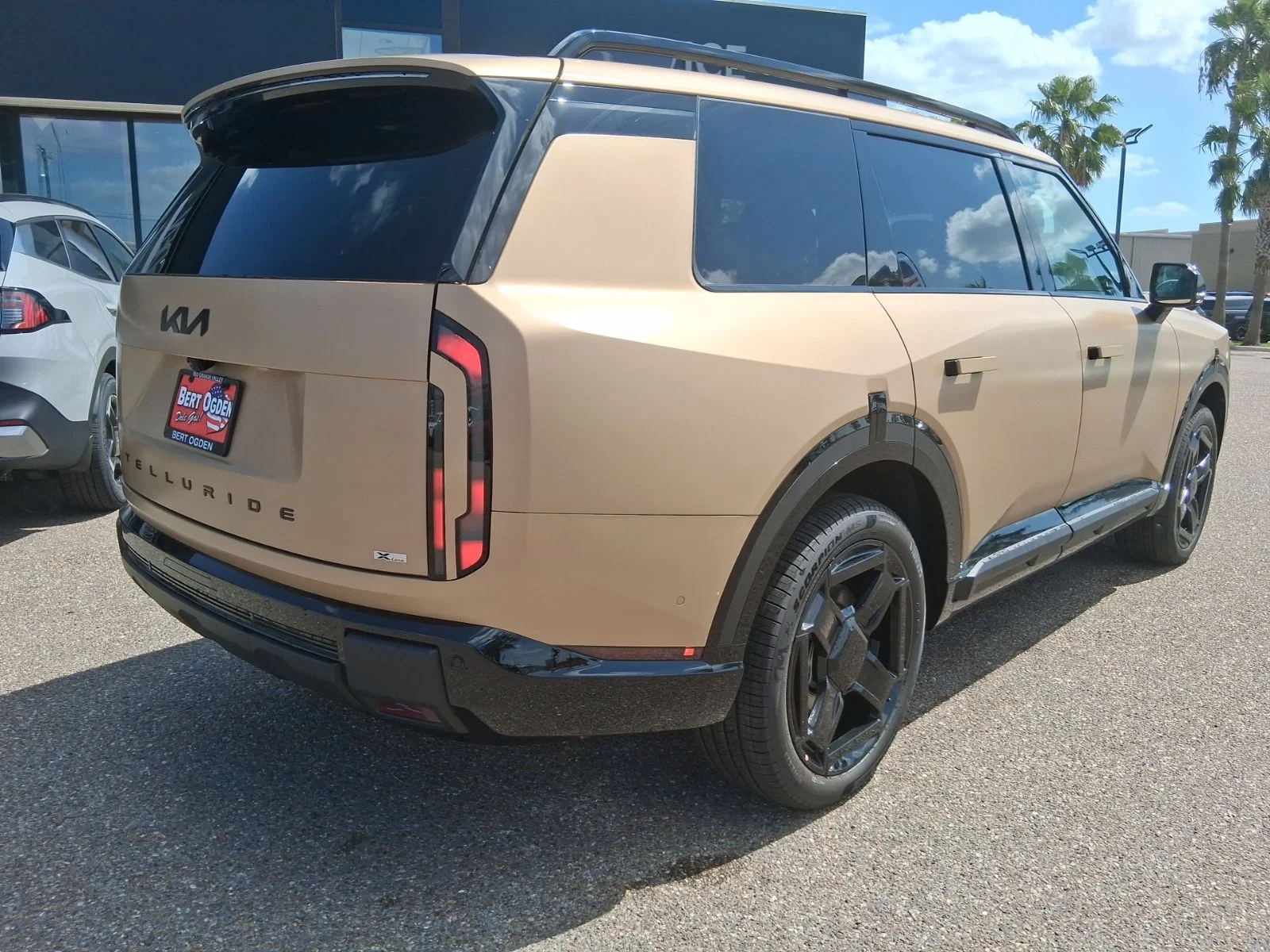 New 2027 Brown Kia X-Line SX image 4