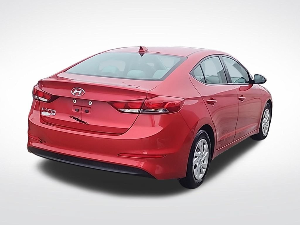 Used 2017 Red Hyundai SE image 2