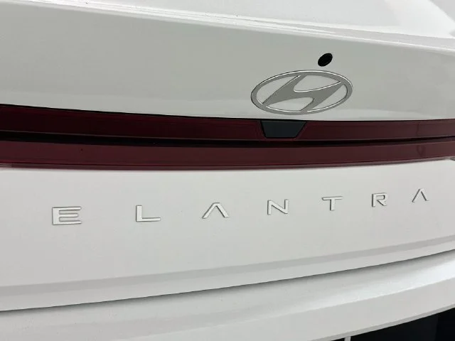New 2026 Hyundai ELANTRA SE