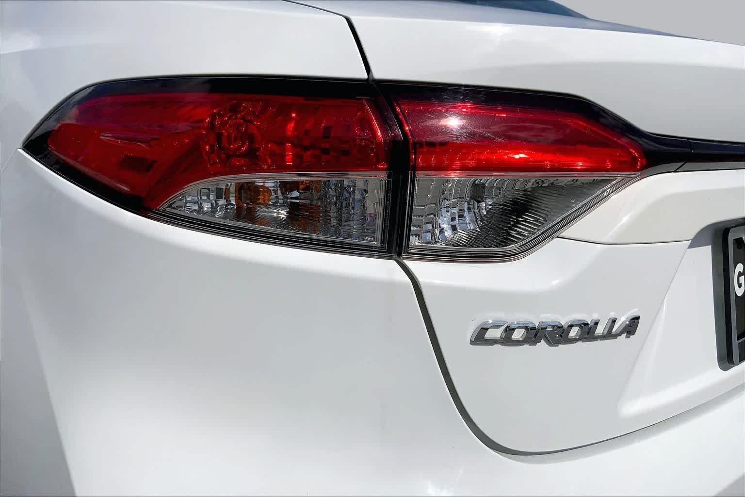 Used 2023 Ice Cap Toyota LE image 28