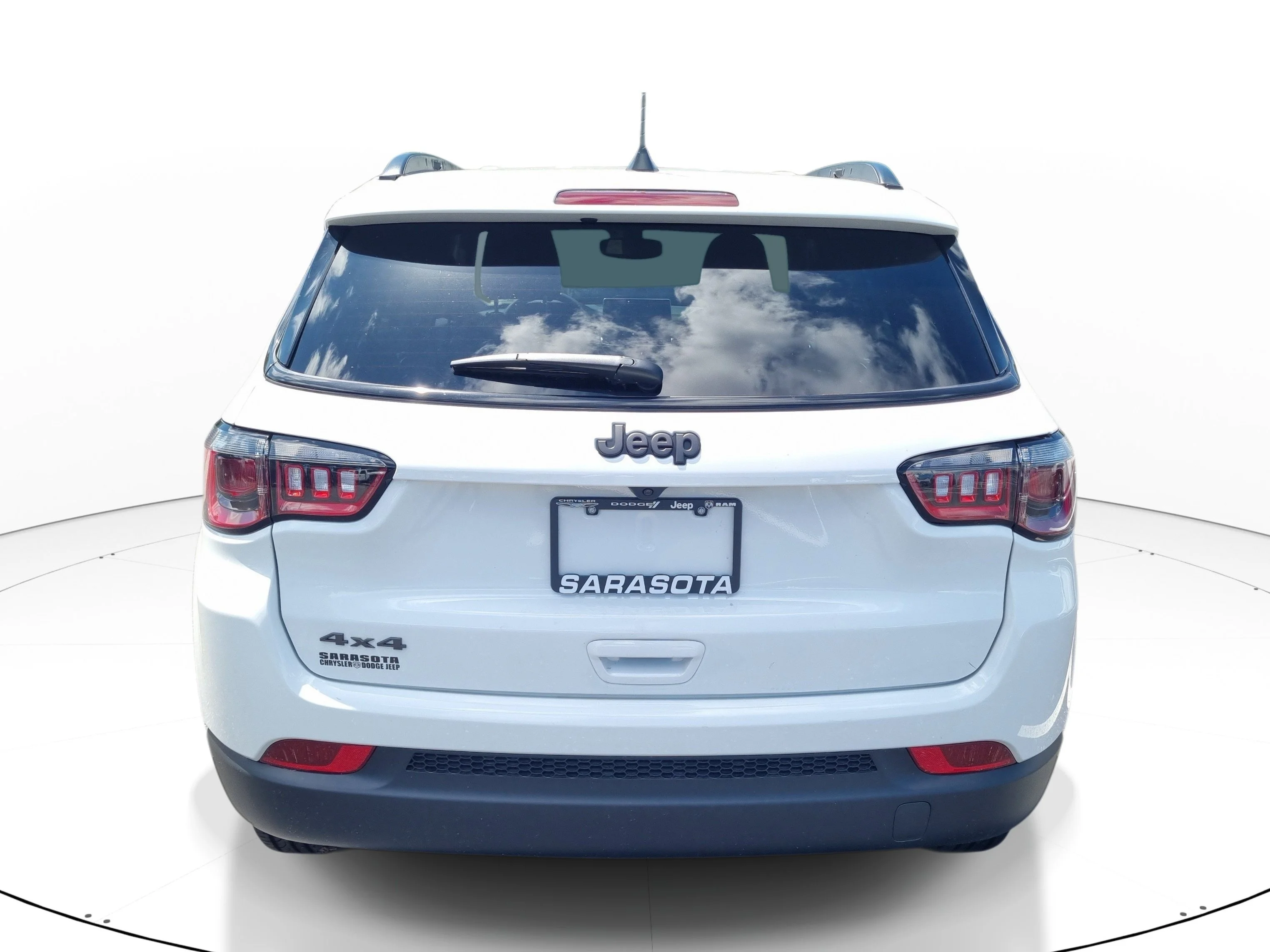 New 2026 Bright White Clearcoat Jeep Latitude image 5
