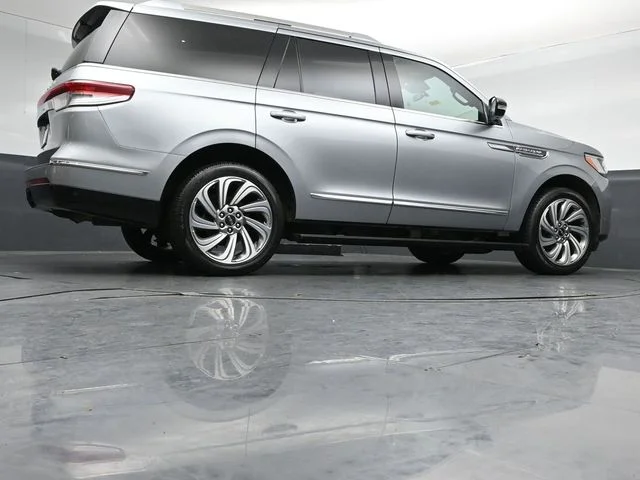 Used 2023 Silver Lincoln Reserve image 45