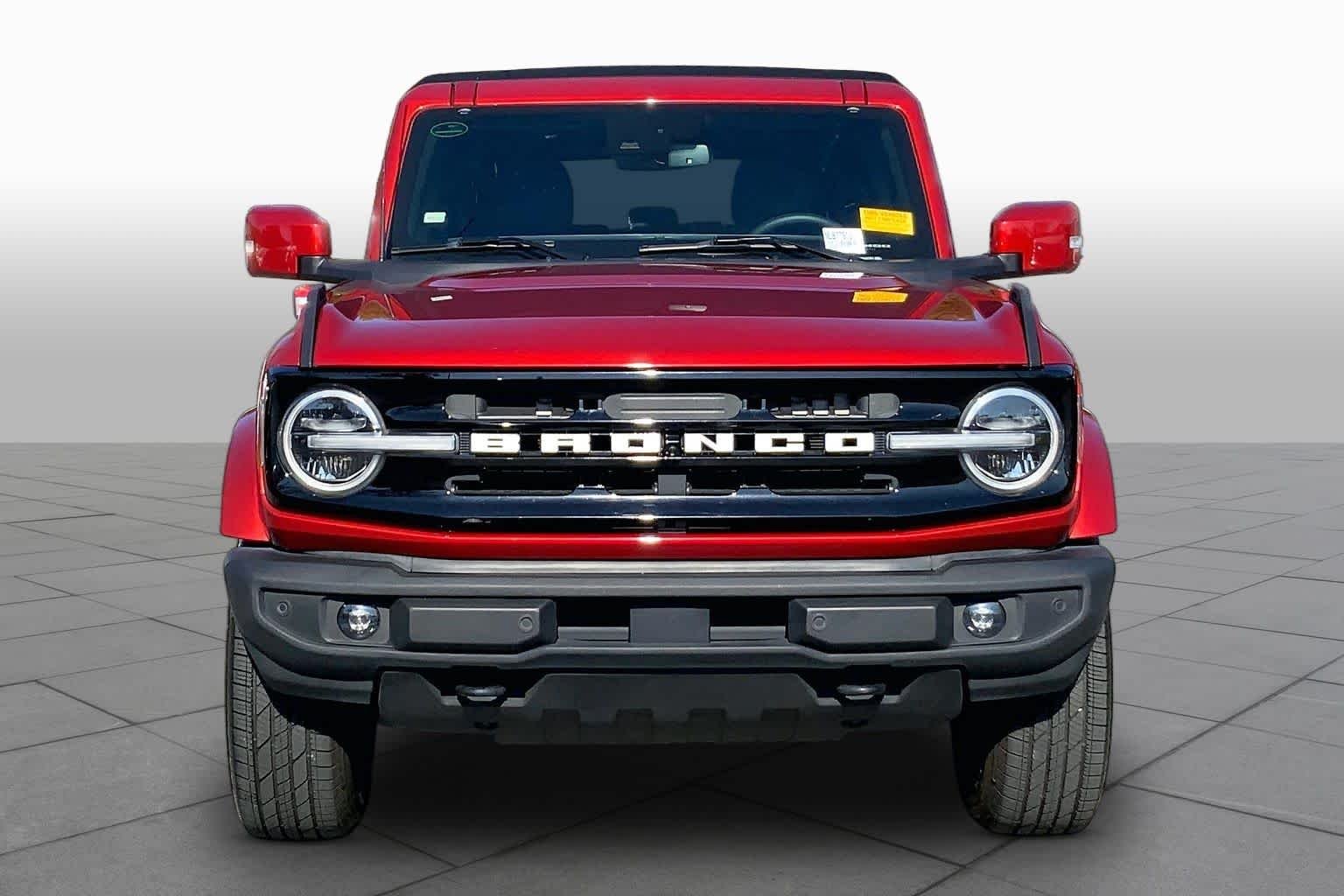 Used 2022 Hot Pepper Red Metallic Tinted Clearcoat Ford Outer Banks image 3