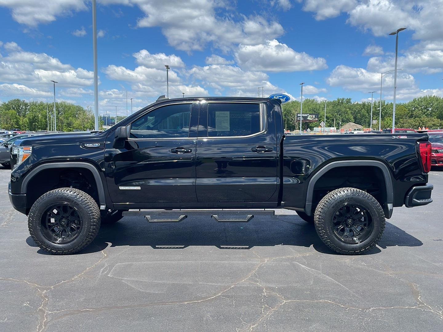 Used 2020 Onyx Black GMC Elevation image 2