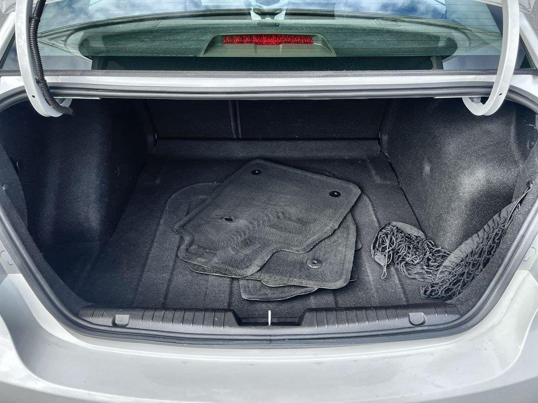 Used 2013 Summit White Chevrolet LS image 22