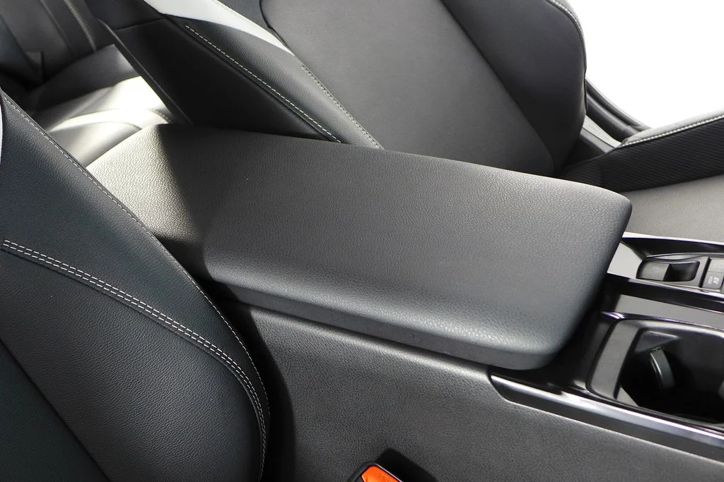 Used 2025  Toyota SE image 16