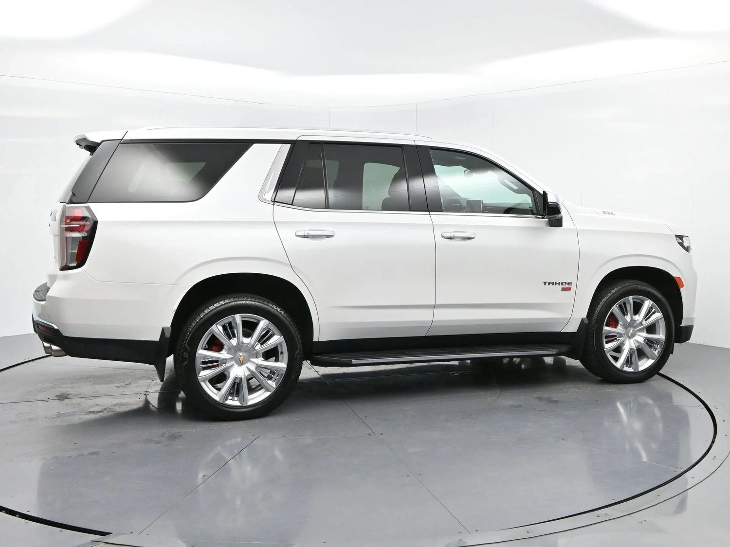 Used 2023 Iridescent Pearl Tricoat Chevrolet Premier image 8
