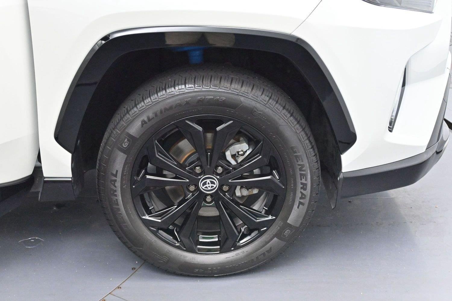 Used 2022  Toyota Hybrid XSE image 36