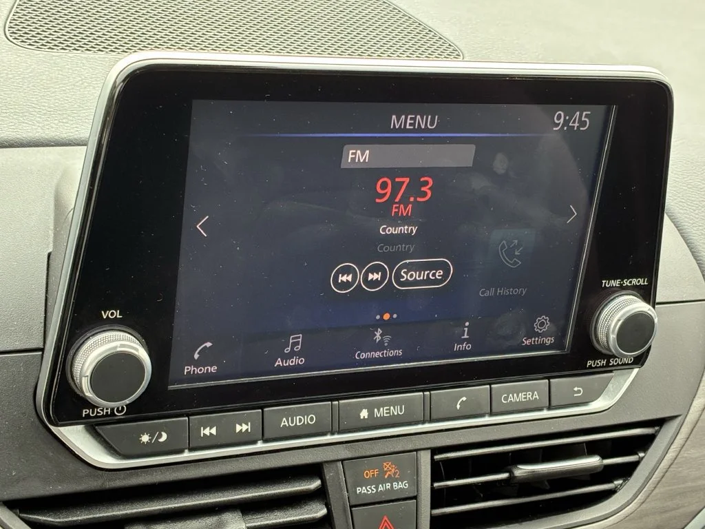 Used 2025 White Nissan 2.5 SV image 26