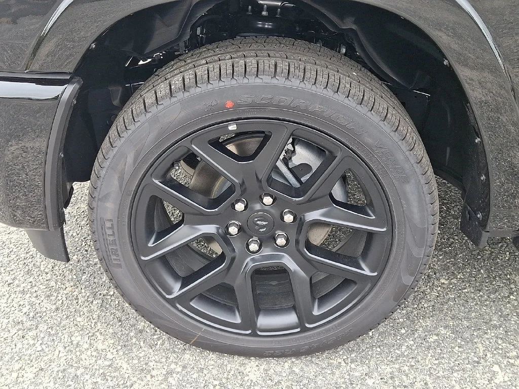 New 2027 Diamond Black Crystal Pearl-Coat Exterior Paint RAM Laramie image 20