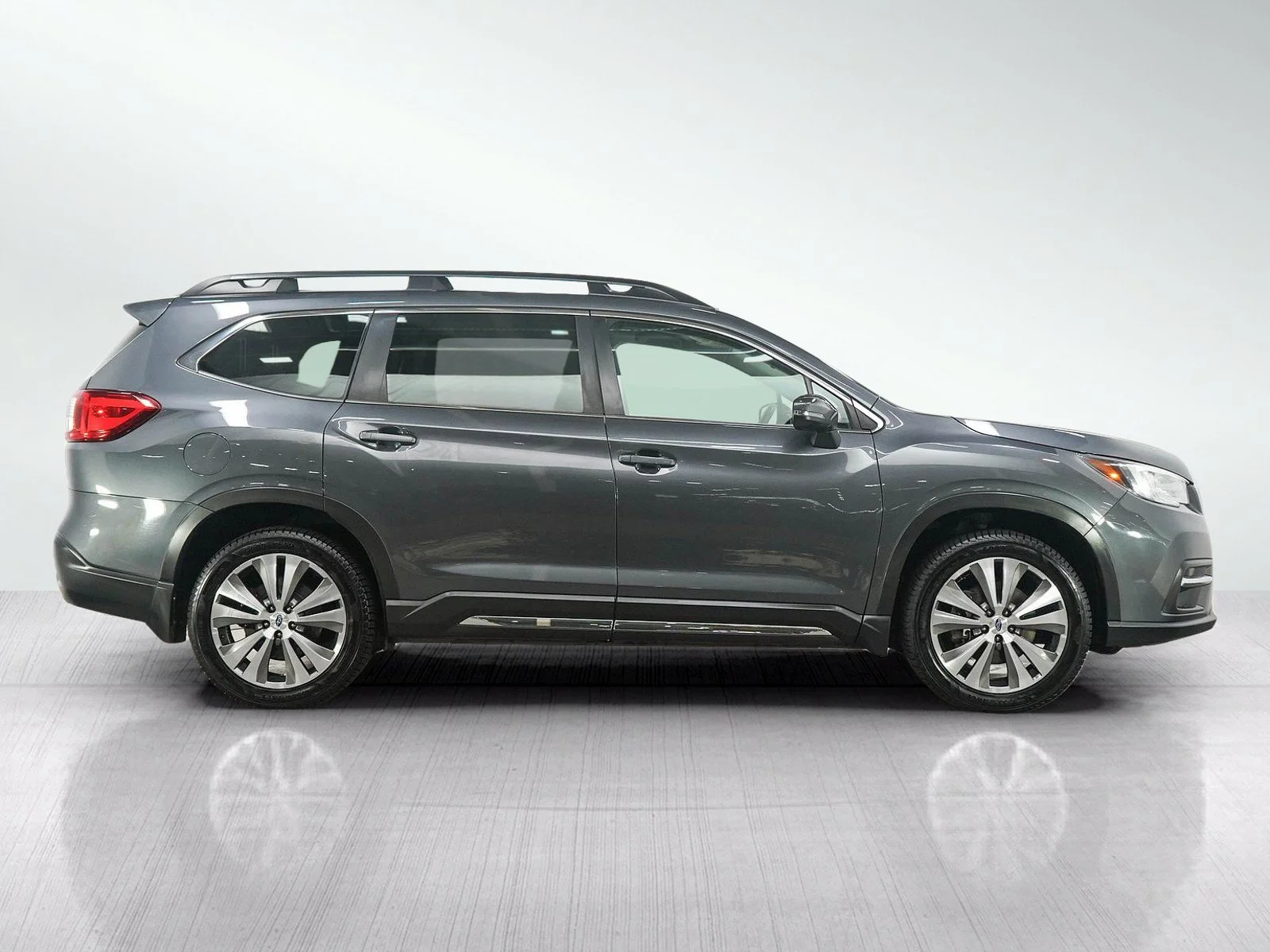 Used 2020 Magnetite Gray Metallic Subaru Limited image 7