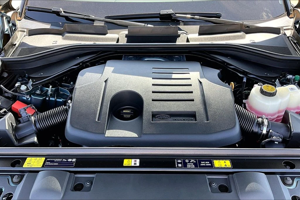New 2026 Green Land Rover Dynamic SE image 11