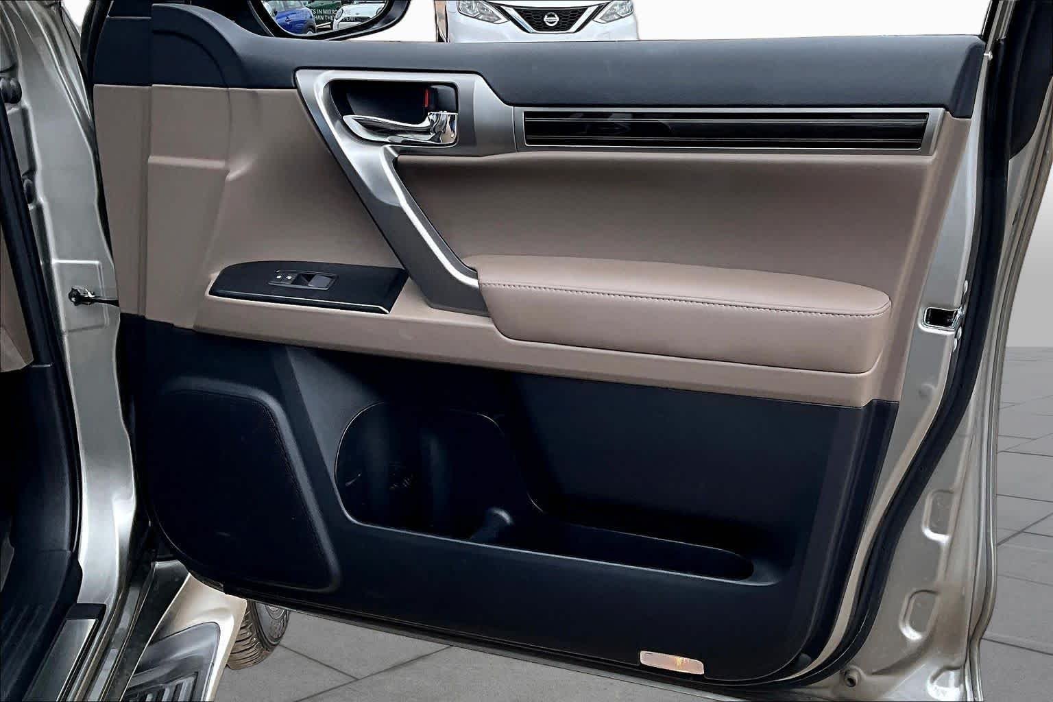 Used 2023 Atomic Silver Lexus Premium image 20