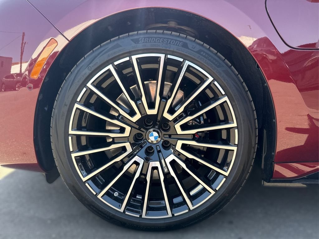 2025 BMW 7 Series 750e - Photo 15