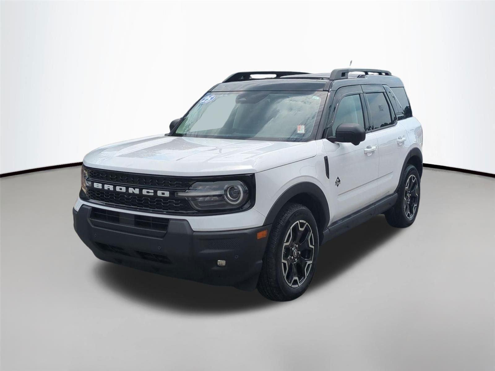 Used 2025 Oxford White Clearcoat Ford Outer Banks image 1