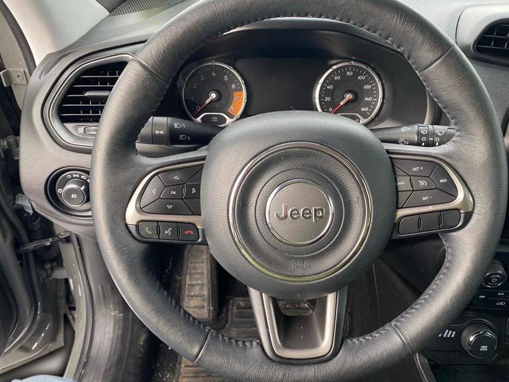 Used 2022 Sting-Gray Clearcoat Jeep Latitude image 6