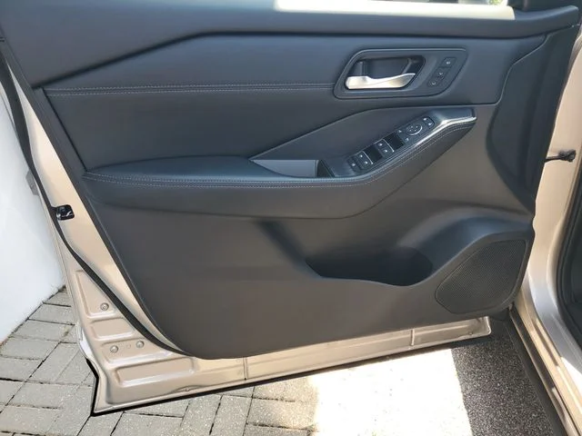 Certified Used 2025 Gold Nissan SL image 27