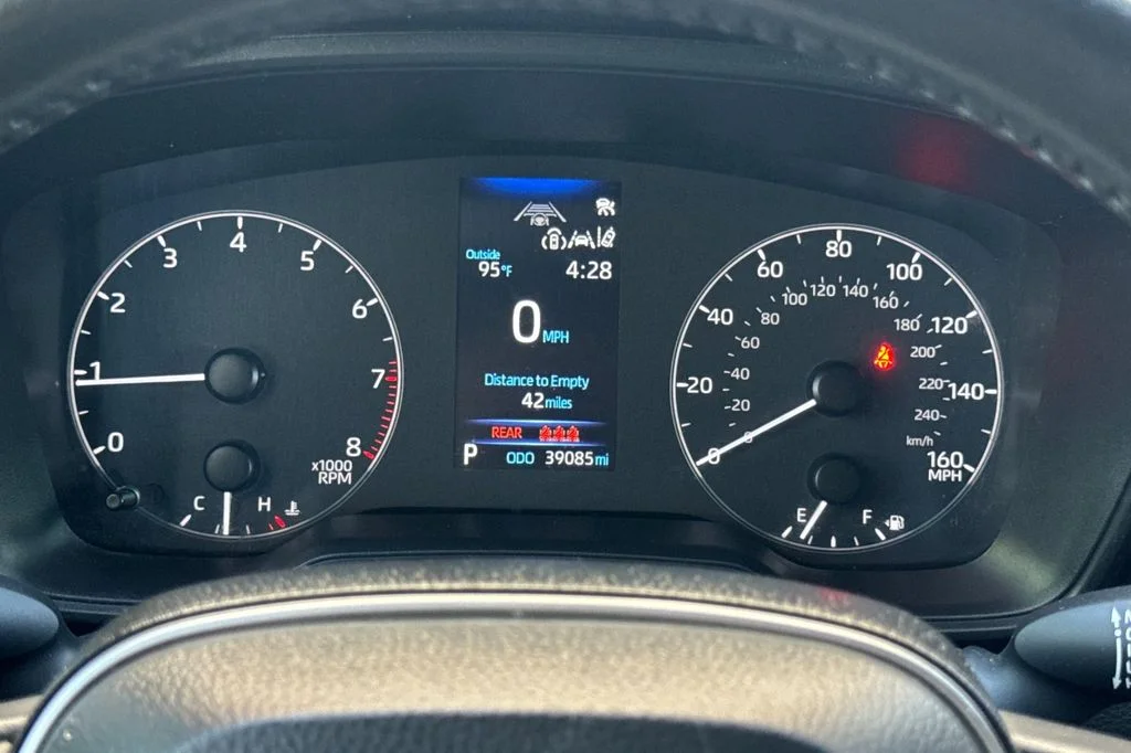Used 2024  Toyota SE image 28