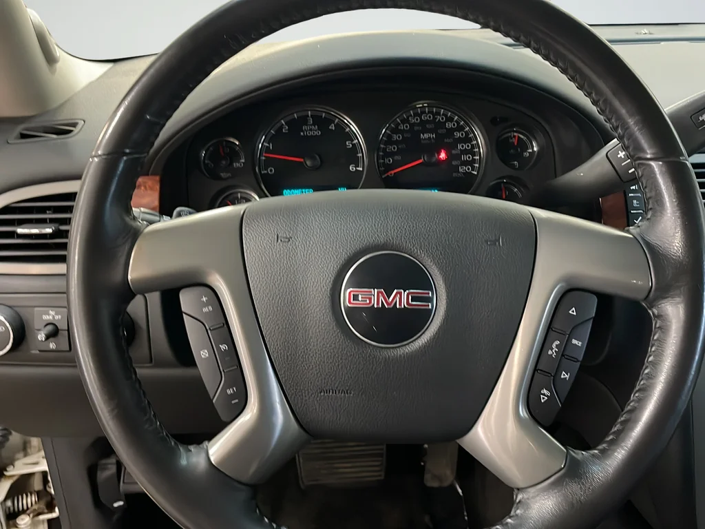 Used 2011 White GMC SLT image 38
