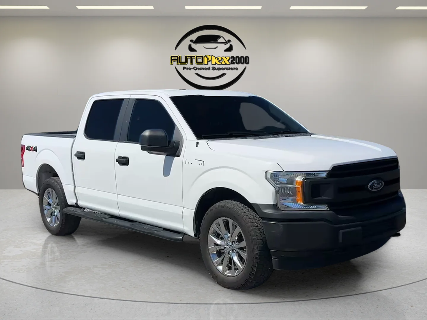 Used 2019 White Ford XL image 1