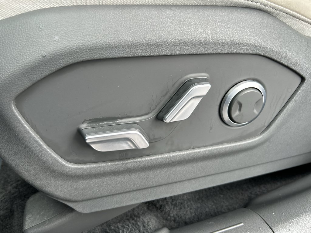 Used 2024 Grey Hyundai SEL image 18