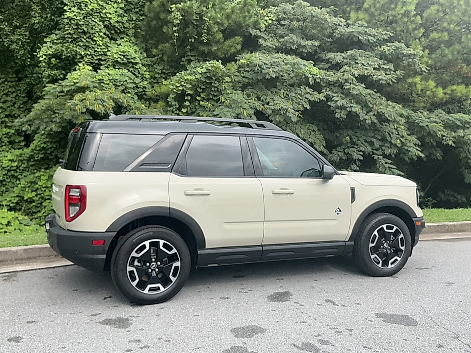 Used 2024 Desert Sand Ford Outer Banks image 2