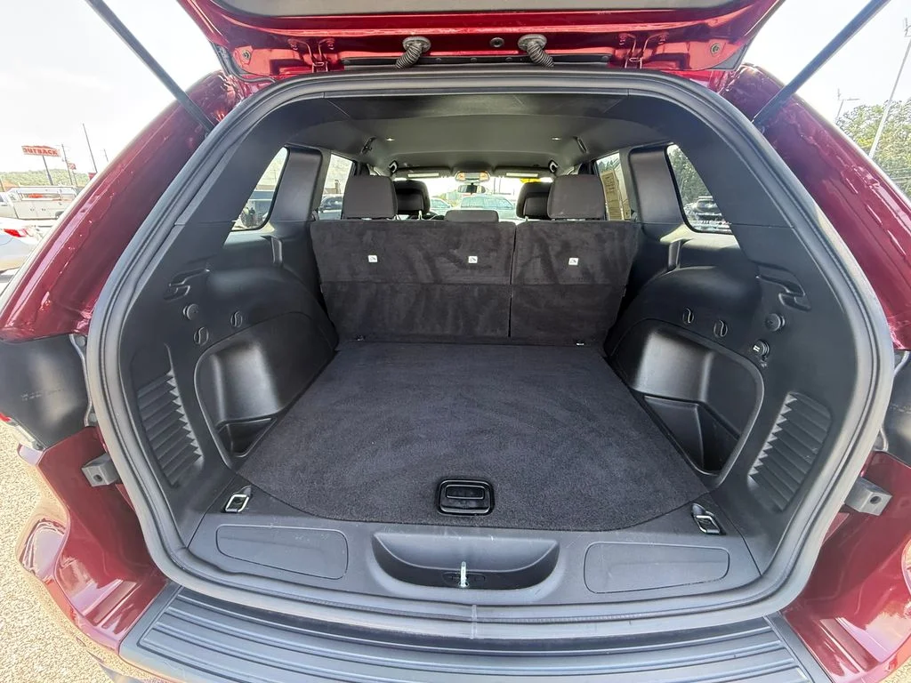 Used 2021 Red Jeep Laredo E image 22
