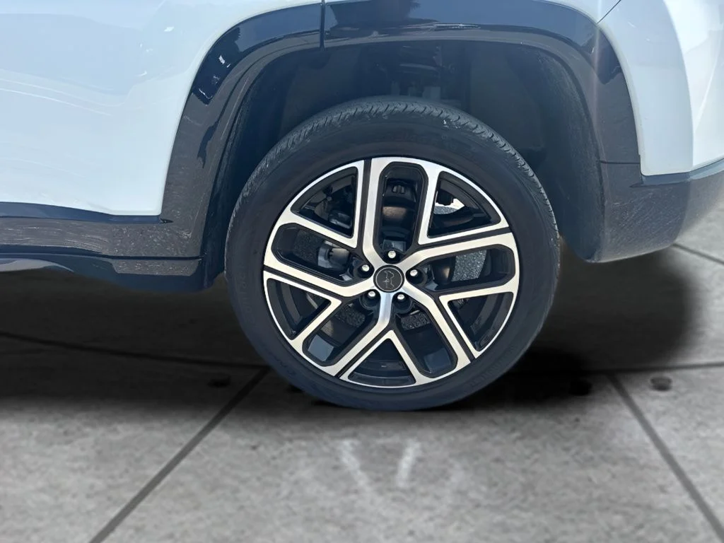 Used 2025 White Jeep Limited image 27