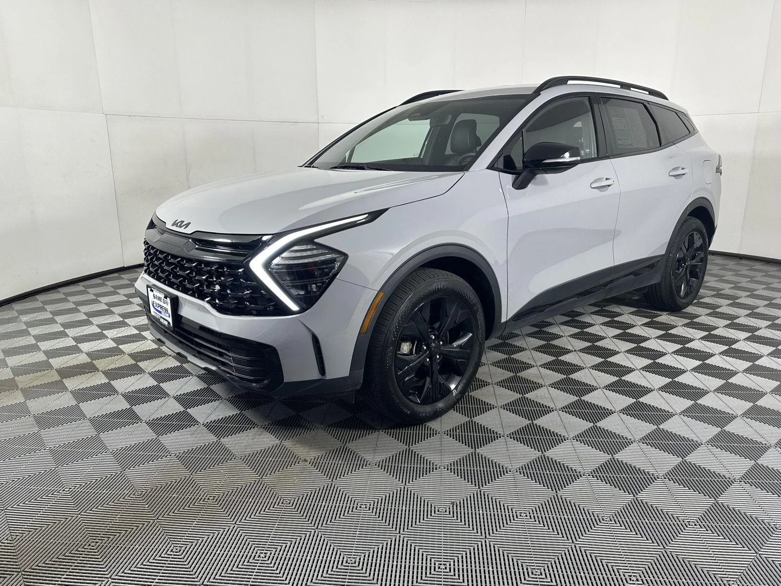 Used 2025 Wolf Gray Kia X-Line image 4