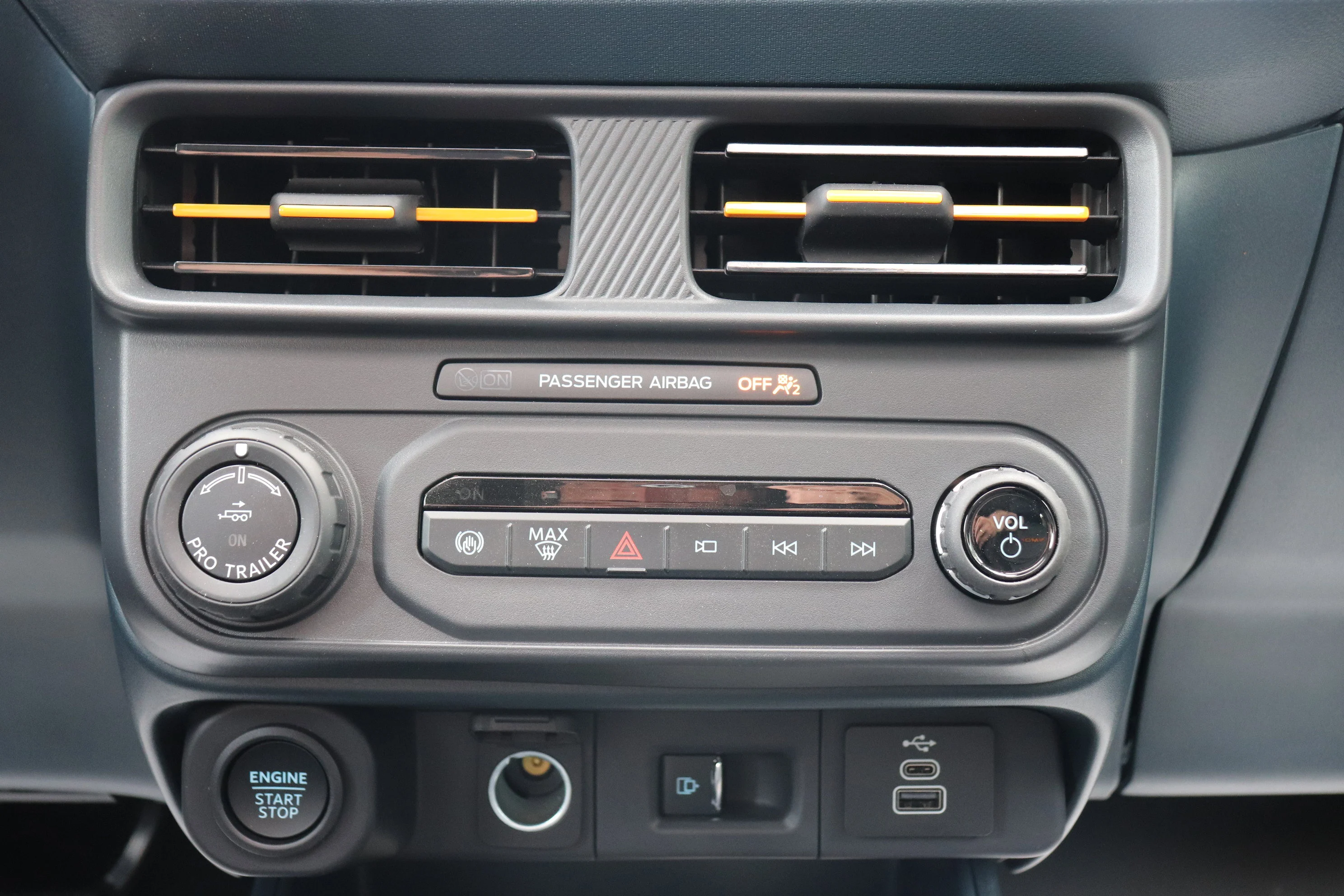 New 2026 CARBONIZED GREY METALLIC Ford Tremor image 14