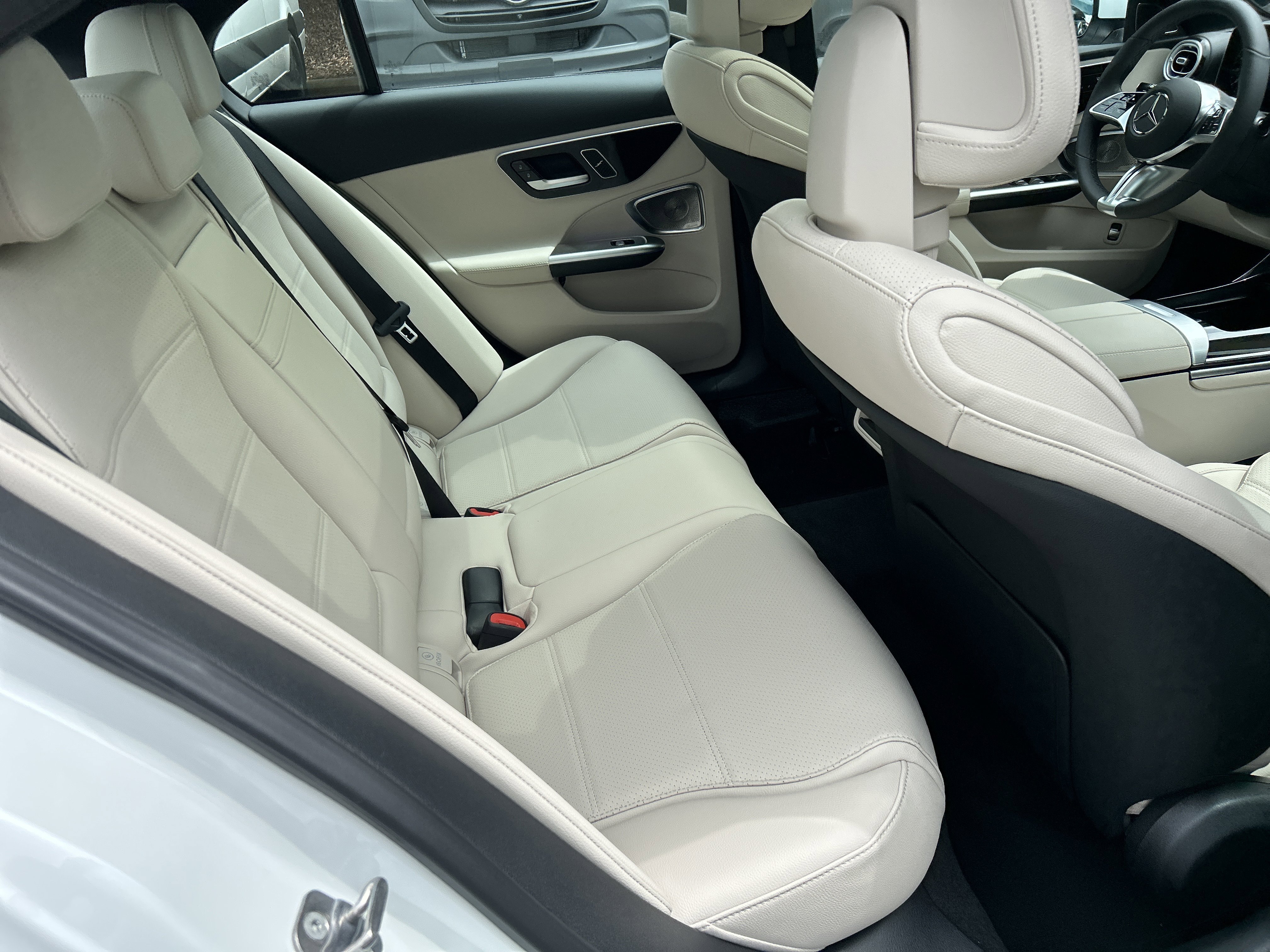 New 2026 MANUFAKTUR Moonlight White Metallic Mercedes-Benz C 300 Sedan image 39