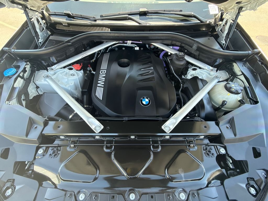 Used 2024 White BMW sDrive40i image 8