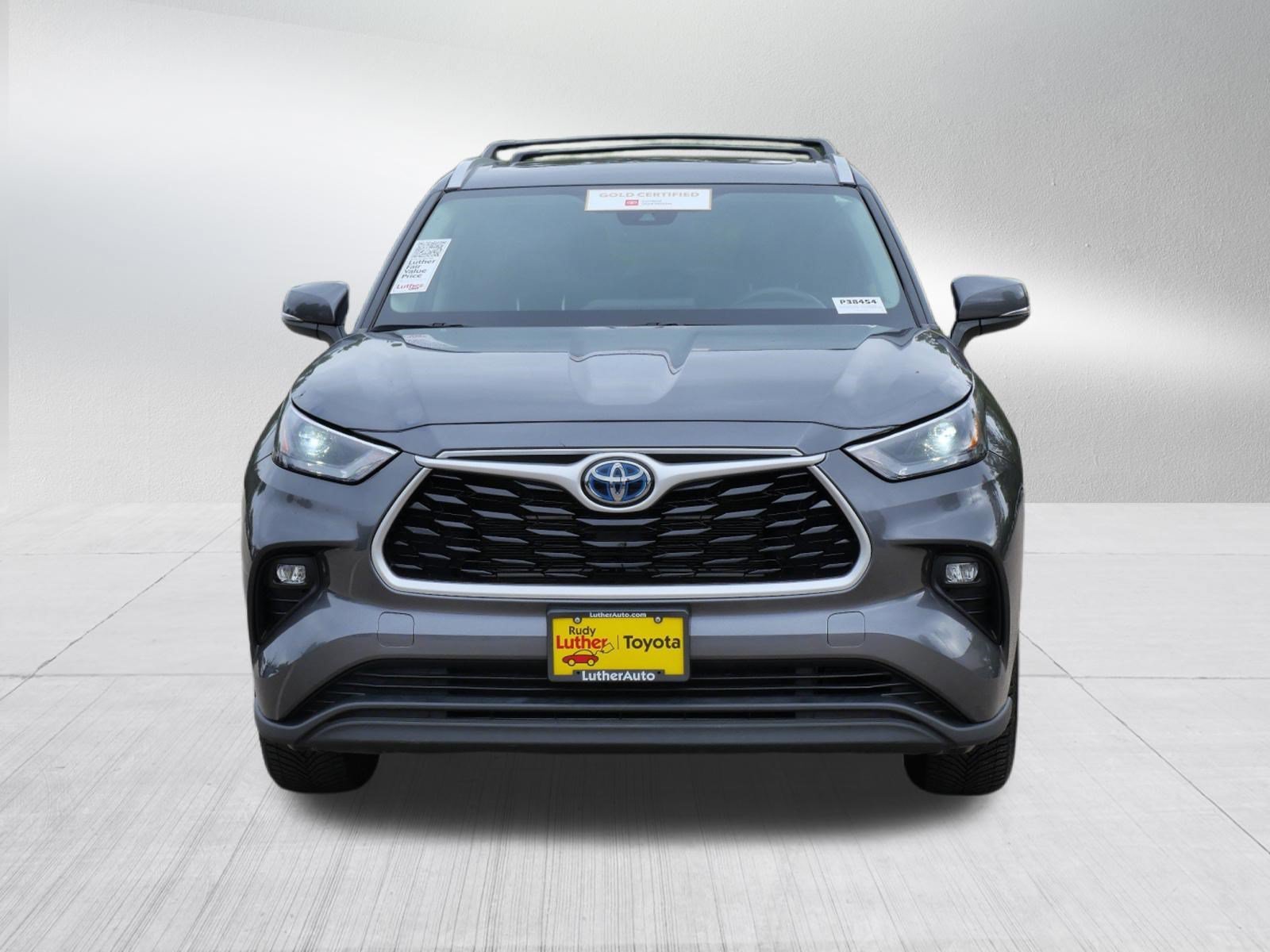 Used 2023 Toyota Highlander XLE with VIN 5TDKBRCHXPS135891 for sale in Golden Valley, Minnesota