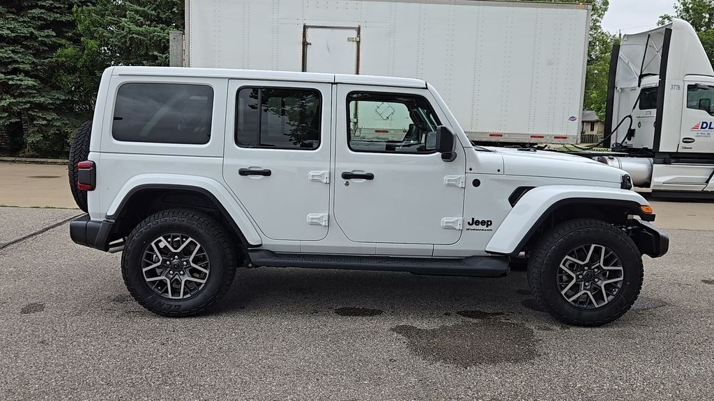 New 2026 Bright White Clear-Coat Exterior Paint Jeep Sahara image 41