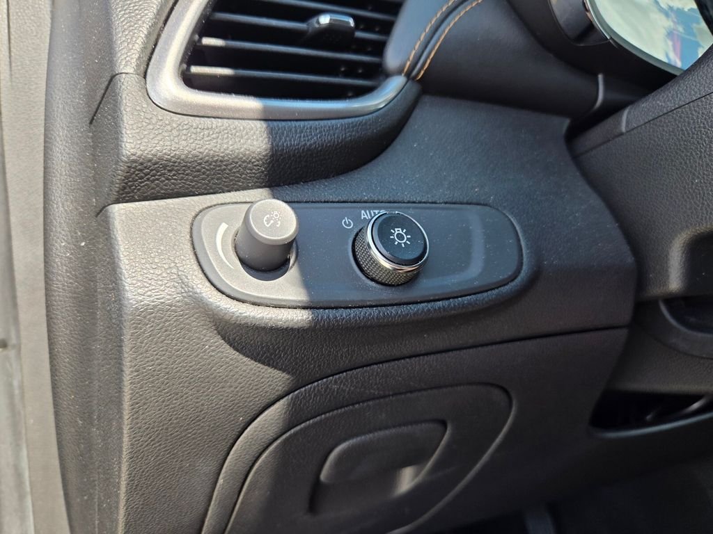 Used 2022 Gray Chevrolet LT image 19