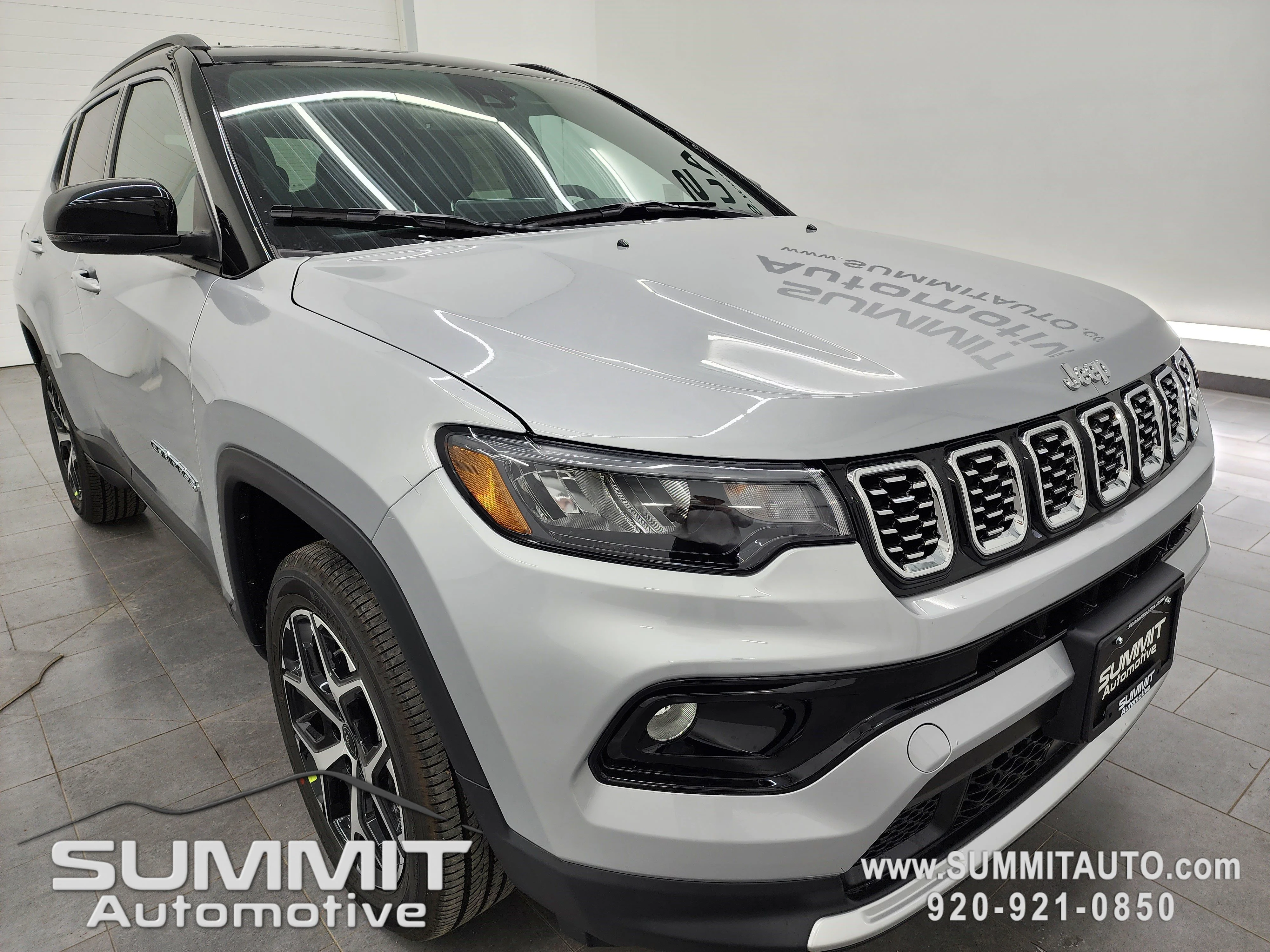 New 2026 Silver Zynith Metallic Clear-Coat Exterior Paint Jeep Limited image 2