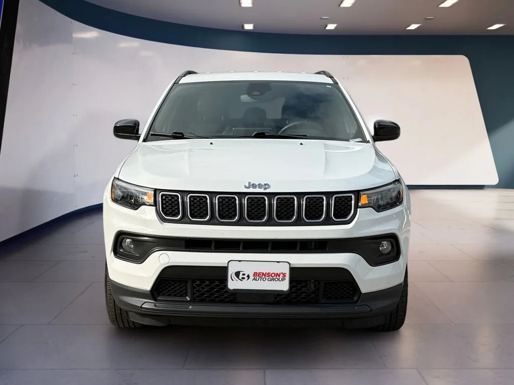 Used 2024 White Jeep Latitude image 8