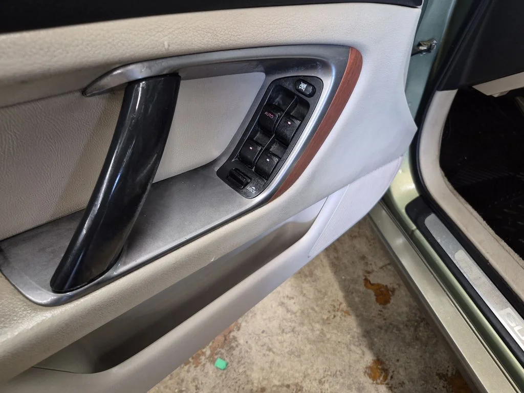 Used 2006 Green Subaru 3.0R image 9