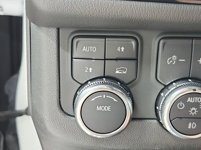 Used 2025 White GMC Denali image 29