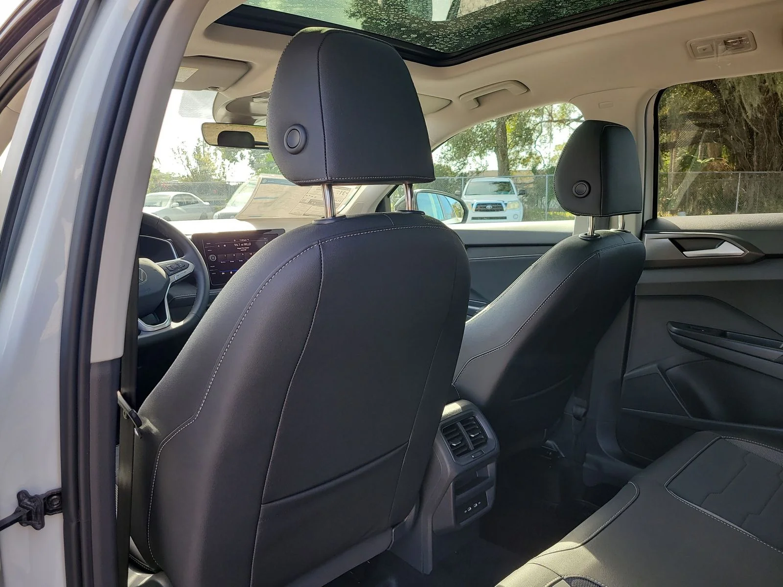 New 2026 Pure White W/Deep Black Roof Volkswagen 1.5T SE Black image 13