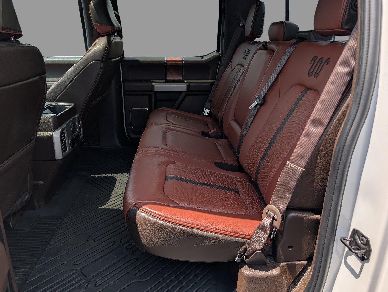 Used 2019 White Platinum Metallic Tri-Coat/Stone Gray Ford King Ranch image 31