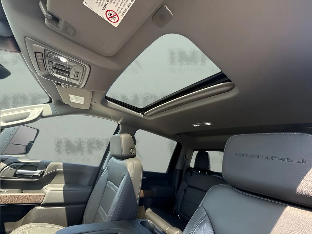 Used 2022 White GMC Denali image 6
