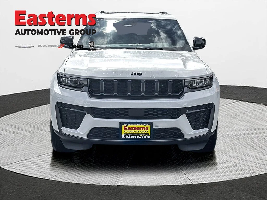 New 2026 Bright White Clear-Coat Exterior Paint Jeep Altitude image 3