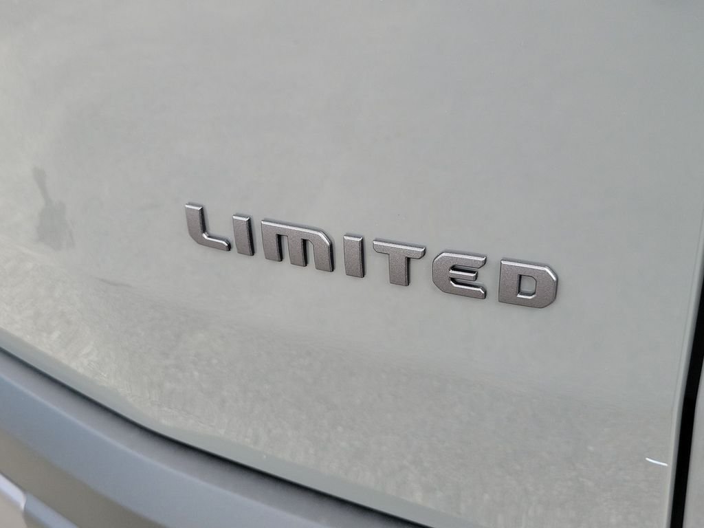 New 2026 Sting-Gray Clear-Coat Exterior Paint Jeep Limited image 7